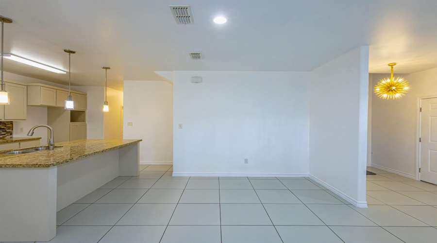 216 John Irving Dr., Laredo, Texas 78041, 3 Bedrooms Bedrooms, 7 Rooms Rooms,2 BathroomsBathrooms,Residential,For Sale,216 John Irving Dr.,20263733
