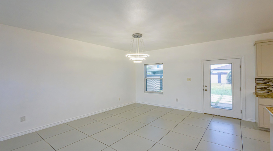 216 John Irving Dr., Laredo, Texas 78041, 3 Bedrooms Bedrooms, 7 Rooms Rooms,2 BathroomsBathrooms,Residential,For Sale,216 John Irving Dr.,20263733
