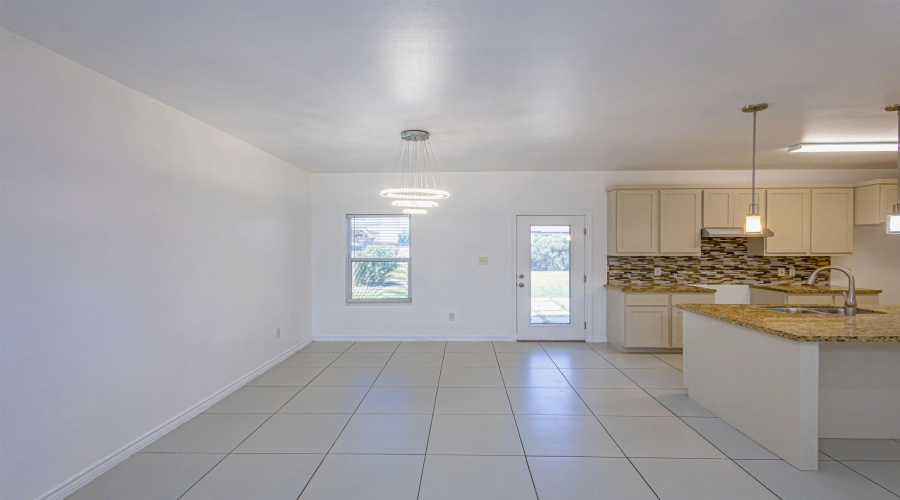 216 John Irving Dr., Laredo, Texas 78041, 3 Bedrooms Bedrooms, 7 Rooms Rooms,2 BathroomsBathrooms,Residential,For Sale,216 John Irving Dr.,20263733