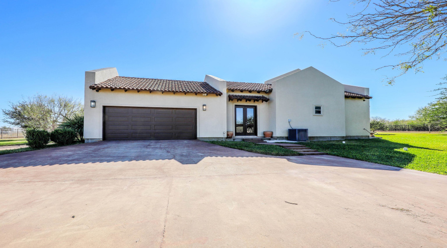 570 Well Ln, Laredo, Texas 78045, 3 Bedrooms Bedrooms, 4 Rooms Rooms,2 BathroomsBathrooms,Residential,For Sale,570 Well Ln,20263734