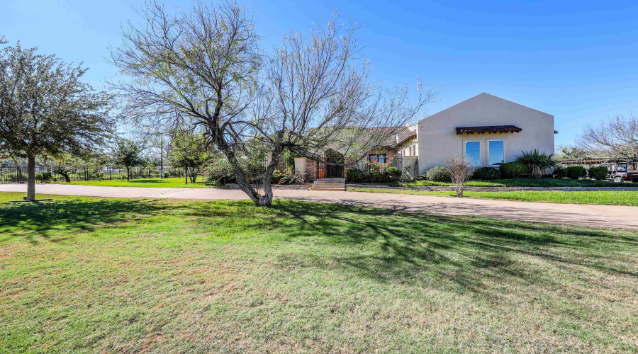 570 Well Ln, Laredo, Texas 78045, 3 Bedrooms Bedrooms, 4 Rooms Rooms,2 BathroomsBathrooms,Residential,For Sale,570 Well Ln,20263734
