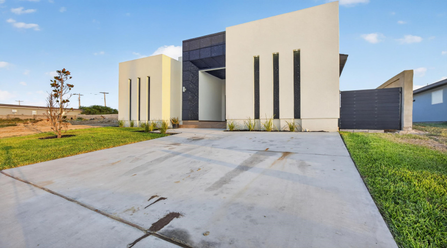 6525 Adenia Loop, Laredo, Texas 78046, 4 Bedrooms Bedrooms, 5 Rooms Rooms,2 BathroomsBathrooms,Residential,For Sale,6525 Adenia Loop,20263735
