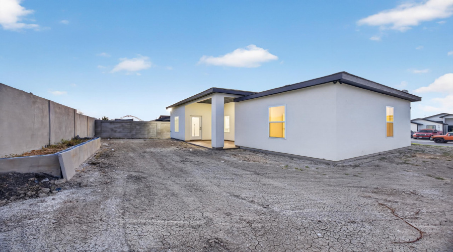 6525 Adenia Loop, Laredo, Texas 78046, 4 Bedrooms Bedrooms, 5 Rooms Rooms,2 BathroomsBathrooms,Residential,For Sale,6525 Adenia Loop,20263735