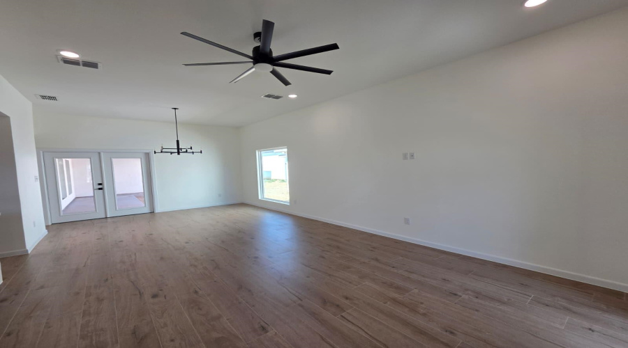 1514 Cincho St., Laredo, Texas 78046, 4 Bedrooms Bedrooms, 8 Rooms Rooms,2 BathroomsBathrooms,Residential,For Sale,1514 Cincho St.,20263737