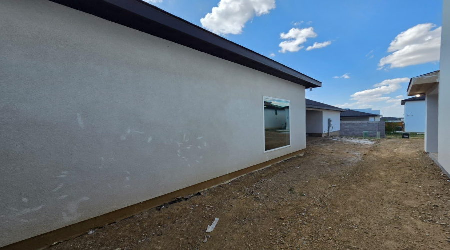 1514 Cincho St., Laredo, Texas 78046, 4 Bedrooms Bedrooms, 8 Rooms Rooms,2 BathroomsBathrooms,Residential,For Sale,1514 Cincho St.,20263737