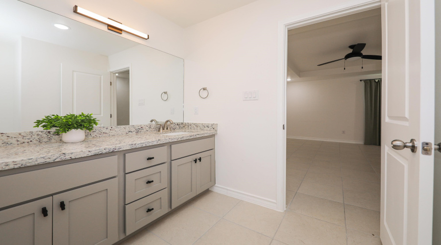 1510 Latigo Loop, Laredo, Texas 78046, 3 Bedrooms Bedrooms, 6 Rooms Rooms,2 BathroomsBathrooms,Residential,For Sale,1510 Latigo Loop,20263738