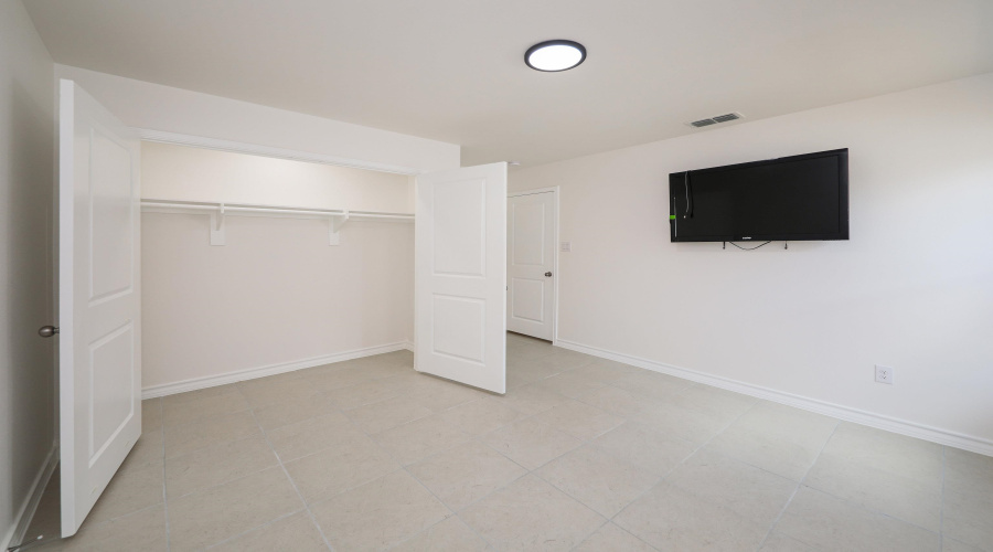 1510 Latigo Loop, Laredo, Texas 78046, 3 Bedrooms Bedrooms, 6 Rooms Rooms,2 BathroomsBathrooms,Residential,For Sale,1510 Latigo Loop,20263738