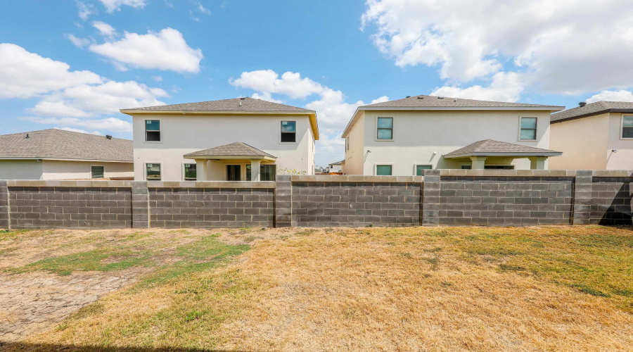 1510 Latigo Loop, Laredo, Texas 78046, 3 Bedrooms Bedrooms, 6 Rooms Rooms,2 BathroomsBathrooms,Residential,For Sale,1510 Latigo Loop,20263738