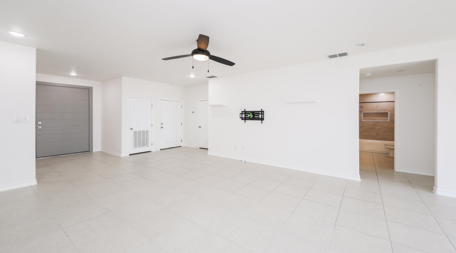 1510 Latigo Loop, Laredo, Texas 78046, 3 Bedrooms Bedrooms, 6 Rooms Rooms,2 BathroomsBathrooms,Residential,For Sale,1510 Latigo Loop,20263738