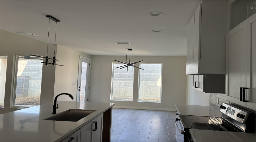 7515 Cresta Bella Street, LAREDO, Texas 78045, 3 Bedrooms Bedrooms, 6 Rooms Rooms,2 BathroomsBathrooms,Residential,For Sale,7515 Cresta Bella Street,20263741