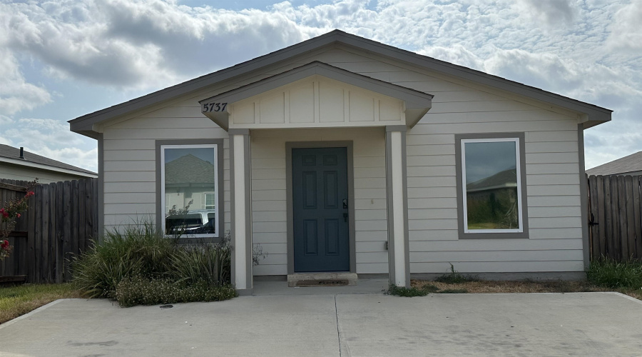 5737 St. Dominic, Laredo, Texas 78046-0000, 4 Bedrooms Bedrooms, 6 Rooms Rooms,2 BathroomsBathrooms,Residential,For Rent,5737 St. Dominic,20263742
