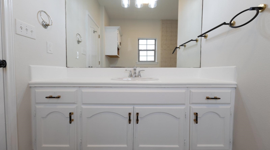 9903 Crystal Ct, Laredo, Texas 78045, 2 Bedrooms Bedrooms, 4 Rooms Rooms,2 BathroomsBathrooms,Residential,For Rent,9903 Crystal Ct,20260489