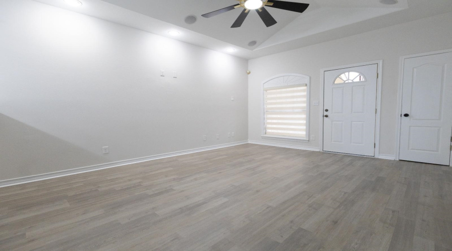 9903 Crystal Ct, Laredo, Texas 78045, 2 Bedrooms Bedrooms, 4 Rooms Rooms,2 BathroomsBathrooms,Residential,For Rent,9903 Crystal Ct,20260489