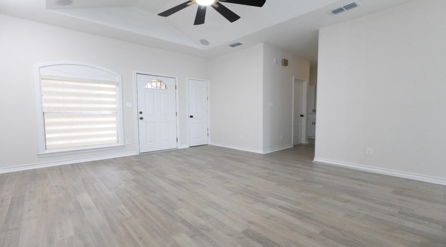 9903 Crystal Ct, Laredo, Texas 78045, 2 Bedrooms Bedrooms, 4 Rooms Rooms,2 BathroomsBathrooms,Residential,For Rent,9903 Crystal Ct,20260489