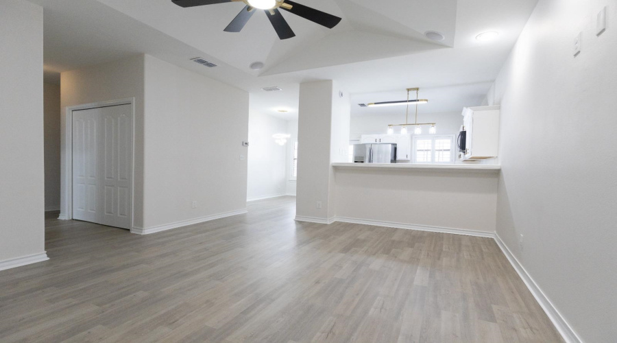9903 Crystal Ct, Laredo, Texas 78045, 2 Bedrooms Bedrooms, 4 Rooms Rooms,2 BathroomsBathrooms,Residential,For Rent,9903 Crystal Ct,20260489