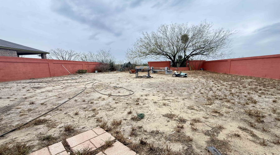 820 Rivera Way, Laredo, Texas 78043, 3 Bedrooms Bedrooms, 6 Rooms Rooms,2 BathroomsBathrooms,Residential,For Sale,820 Rivera Way,20260643