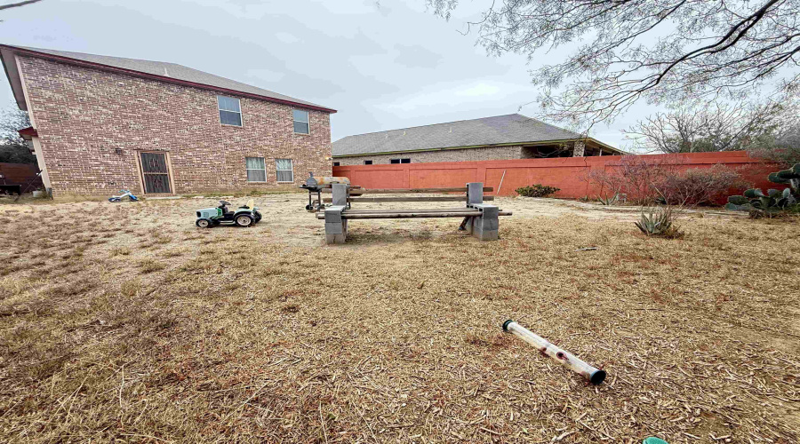 820 Rivera Way, Laredo, Texas 78043, 3 Bedrooms Bedrooms, 6 Rooms Rooms,2 BathroomsBathrooms,Residential,For Sale,820 Rivera Way,20260643
