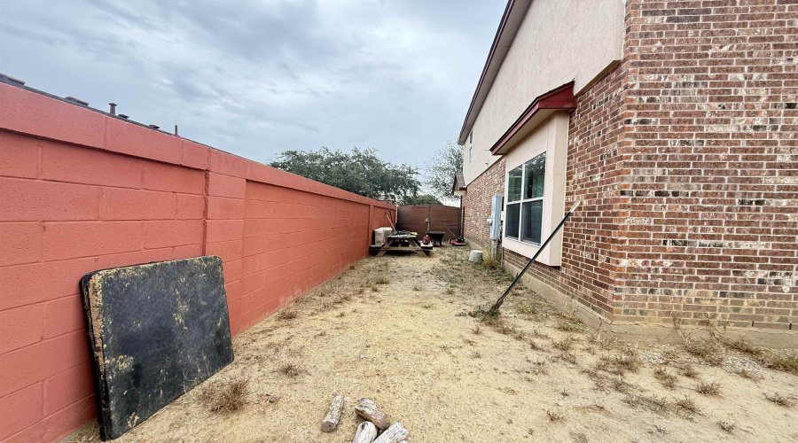 820 Rivera Way, Laredo, Texas 78043, 3 Bedrooms Bedrooms, 6 Rooms Rooms,2 BathroomsBathrooms,Residential,For Sale,820 Rivera Way,20260643