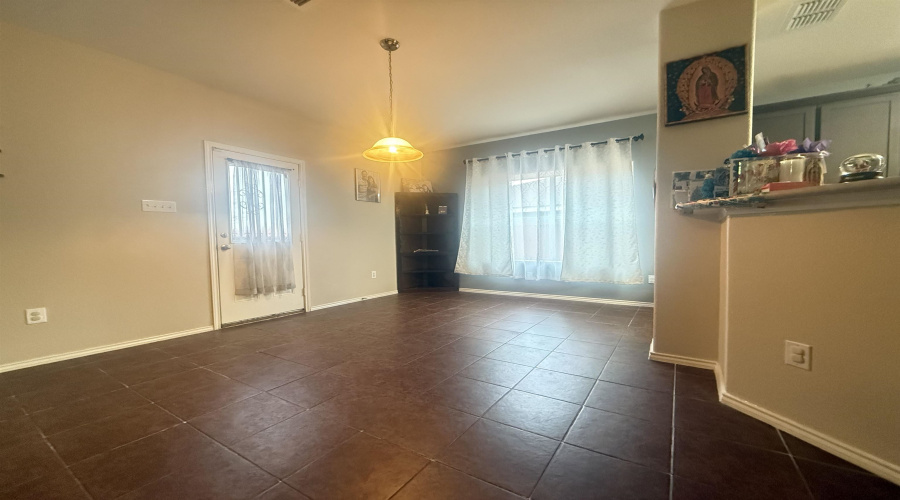 820 Rivera Way, Laredo, Texas 78043, 3 Bedrooms Bedrooms, 6 Rooms Rooms,2 BathroomsBathrooms,Residential,For Sale,820 Rivera Way,20260643