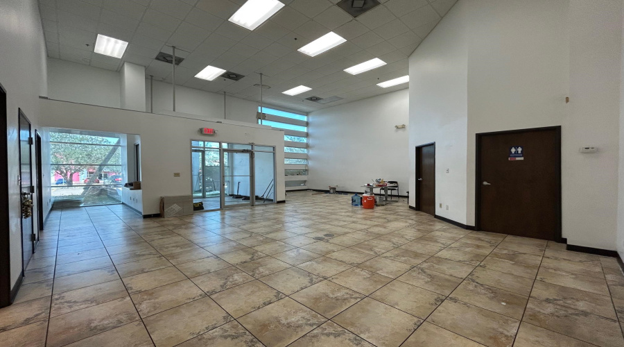 13120 Spivey Dr, Laredo, Texas 78045, 1 Bedroom Bedrooms, 11 Rooms Rooms,2 BathroomsBathrooms,Commercial/industrial,For Rent,13120 Spivey Dr,20263745