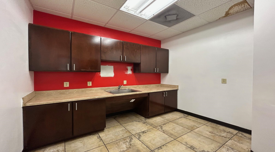 13120 Spivey Dr, Laredo, Texas 78045, 1 Bedroom Bedrooms, 11 Rooms Rooms,2 BathroomsBathrooms,Commercial/industrial,For Rent,13120 Spivey Dr,20263745