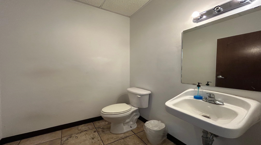 13120 Spivey Dr, Laredo, Texas 78045, 1 Bedroom Bedrooms, 11 Rooms Rooms,2 BathroomsBathrooms,Commercial/industrial,For Rent,13120 Spivey Dr,20263745