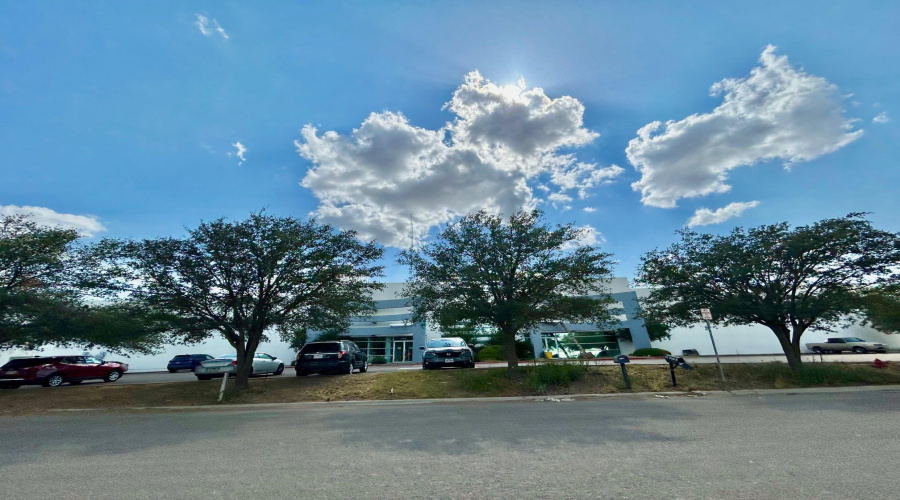 13120 Spivey Dr, Laredo, Texas 78045, 1 Bedroom Bedrooms, 11 Rooms Rooms,2 BathroomsBathrooms,Commercial/industrial,For Rent,13120 Spivey Dr,20263745