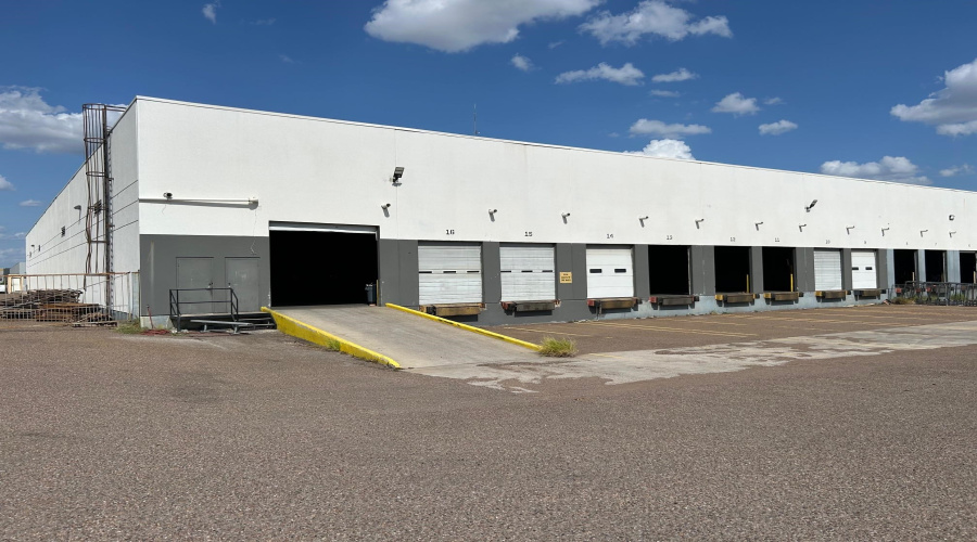 13120 Spivey Dr, Laredo, Texas 78045, 1 Bedroom Bedrooms, 11 Rooms Rooms,2 BathroomsBathrooms,Commercial/industrial,For Rent,13120 Spivey Dr,20263745