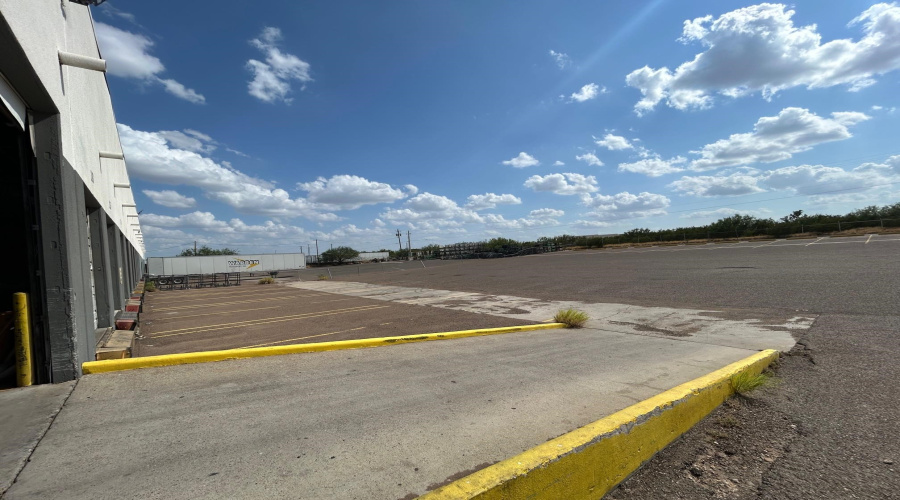 13120 Spivey Dr, Laredo, Texas 78045, 1 Bedroom Bedrooms, 11 Rooms Rooms,2 BathroomsBathrooms,Commercial/industrial,For Rent,13120 Spivey Dr,20263745