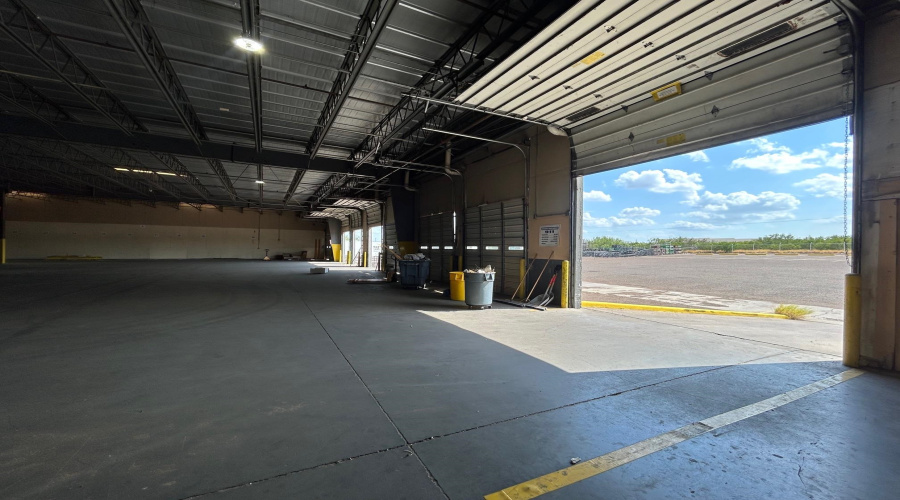 13120 Spivey Dr, Laredo, Texas 78045, 1 Bedroom Bedrooms, 11 Rooms Rooms,2 BathroomsBathrooms,Commercial/industrial,For Rent,13120 Spivey Dr,20263745