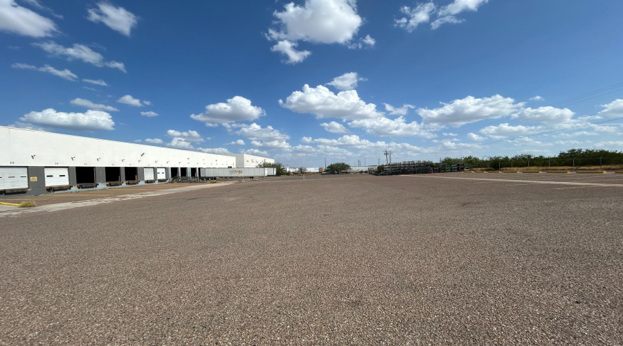 13120 Spivey Dr, Laredo, Texas 78045, 1 Bedroom Bedrooms, 11 Rooms Rooms,2 BathroomsBathrooms,Commercial/industrial,For Rent,13120 Spivey Dr,20263745