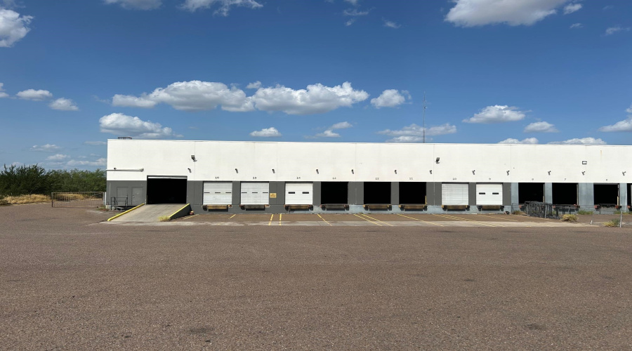 13120 Spivey Dr, Laredo, Texas 78045, 1 Bedroom Bedrooms, 11 Rooms Rooms,2 BathroomsBathrooms,Commercial/industrial,For Rent,13120 Spivey Dr,20263745