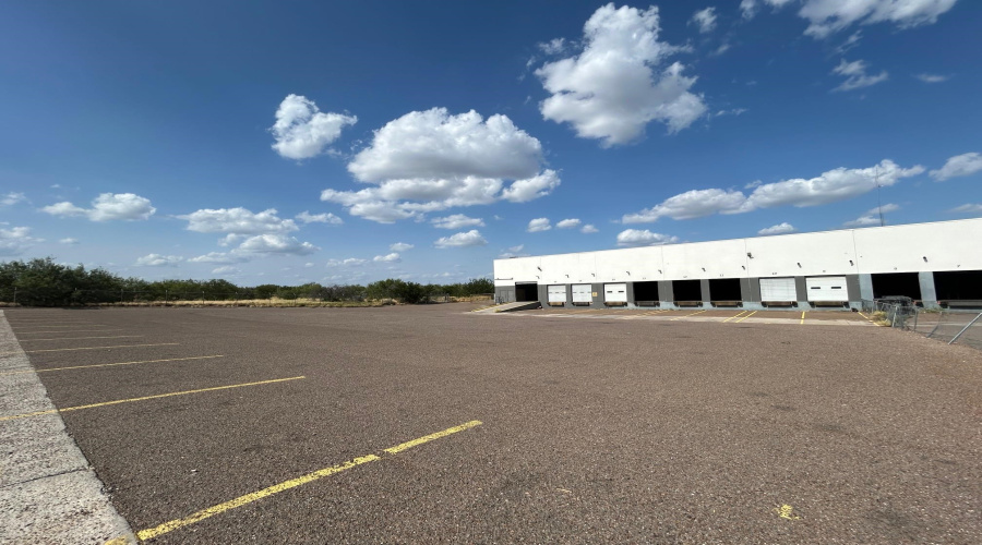 13120 Spivey Dr, Laredo, Texas 78045, 1 Bedroom Bedrooms, 11 Rooms Rooms,2 BathroomsBathrooms,Commercial/industrial,For Rent,13120 Spivey Dr,20263745