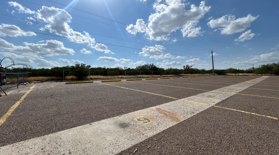 13120 Spivey Dr, Laredo, Texas 78045, 1 Bedroom Bedrooms, 11 Rooms Rooms,2 BathroomsBathrooms,Commercial/industrial,For Rent,13120 Spivey Dr,20263745