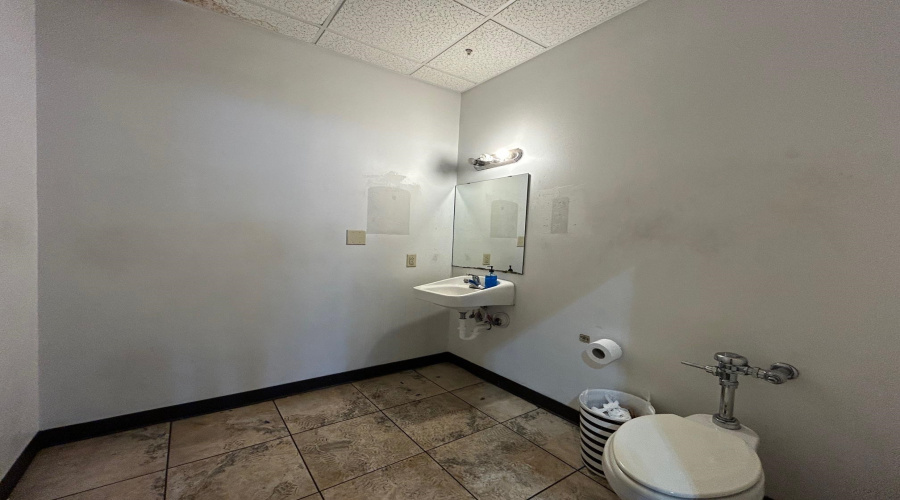 13120 Spivey Dr, Laredo, Texas 78045, 1 Bedroom Bedrooms, 11 Rooms Rooms,2 BathroomsBathrooms,Commercial/industrial,For Rent,13120 Spivey Dr,20263745