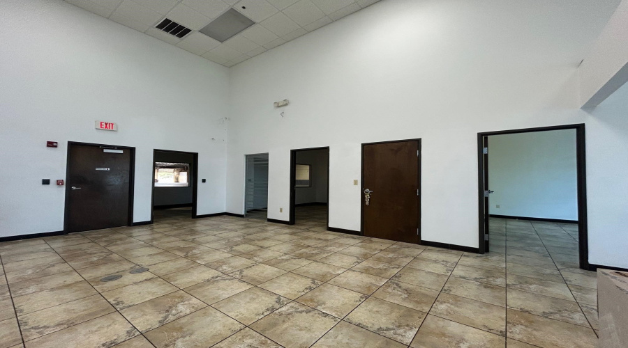 13120 Spivey Dr, Laredo, Texas 78045, 1 Bedroom Bedrooms, 11 Rooms Rooms,2 BathroomsBathrooms,Commercial/industrial,For Rent,13120 Spivey Dr,20263745