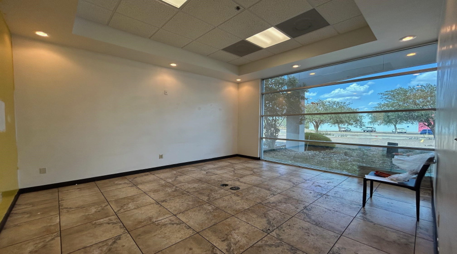 13120 Spivey Dr, Laredo, Texas 78045, 1 Bedroom Bedrooms, 11 Rooms Rooms,2 BathroomsBathrooms,Commercial/industrial,For Rent,13120 Spivey Dr,20263745