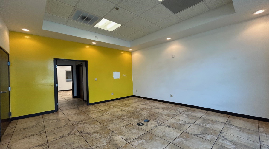 13120 Spivey Dr, Laredo, Texas 78045, 1 Bedroom Bedrooms, 11 Rooms Rooms,2 BathroomsBathrooms,Commercial/industrial,For Rent,13120 Spivey Dr,20263745