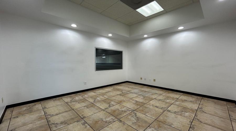 13120 Spivey Dr, Laredo, Texas 78045, 1 Bedroom Bedrooms, 11 Rooms Rooms,2 BathroomsBathrooms,Commercial/industrial,For Rent,13120 Spivey Dr,20263745