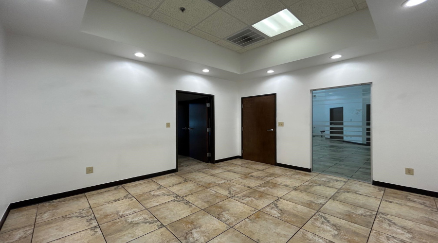 13120 Spivey Dr, Laredo, Texas 78045, 1 Bedroom Bedrooms, 11 Rooms Rooms,2 BathroomsBathrooms,Commercial/industrial,For Rent,13120 Spivey Dr,20263745