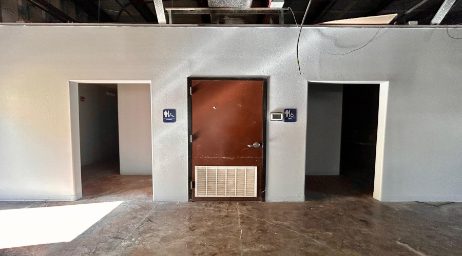 2324 Jacaman Rd, Laredo, Texas 78041, 1 Room Rooms,2 BathroomsBathrooms,Commercial retail/office,For Rent,2324 Jacaman Rd,20263751