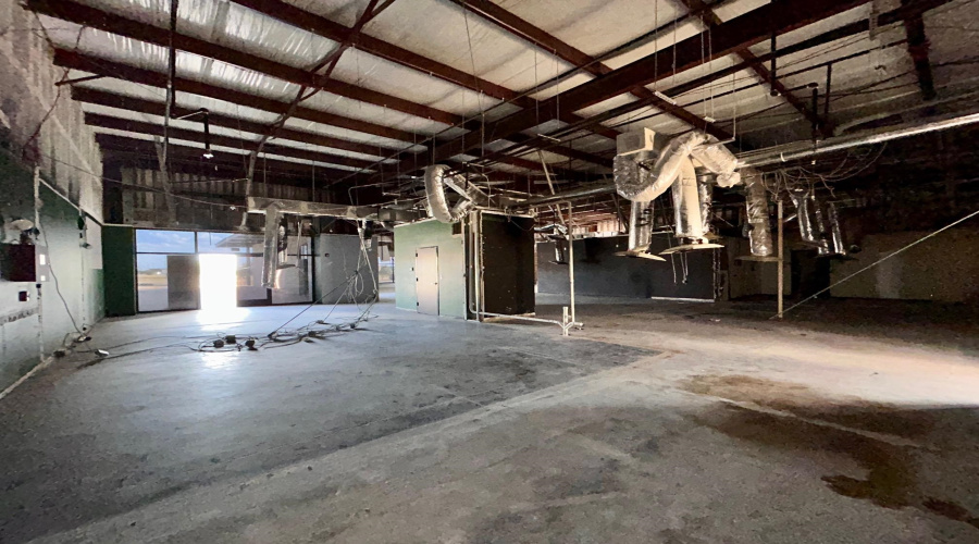 2324 Jacaman Rd, Laredo, Texas 78041, 1 Room Rooms,2 BathroomsBathrooms,Commercial retail/office,For Rent,2324 Jacaman Rd,20263751