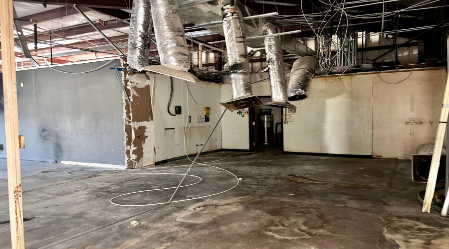 2324 Jacaman Rd, Laredo, Texas 78041, 1 Room Rooms,2 BathroomsBathrooms,Commercial retail/office,For Rent,2324 Jacaman Rd,20263751