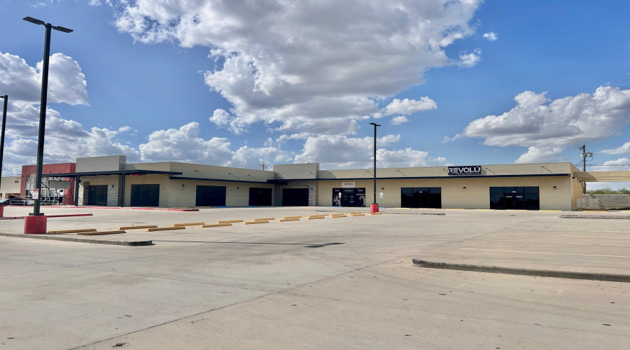 2324 Jacaman Rd, Laredo, Texas 78041, 1 Room Rooms,2 BathroomsBathrooms,Commercial retail/office,For Rent,2324 Jacaman Rd,20263751