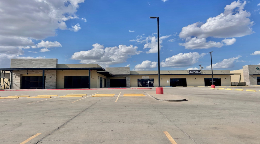 2324 Jacaman Rd, Laredo, Texas 78041, 1 Room Rooms,2 BathroomsBathrooms,Commercial retail/office,For Rent,2324 Jacaman Rd,20263751