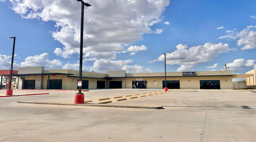 2324 Jacaman Rd, Laredo, Texas 78041, 1 Room Rooms,2 BathroomsBathrooms,Commercial retail/office,For Rent,2324 Jacaman Rd,20263751