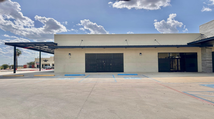 2324 Jacaman Rd, Laredo, Texas 78041, 1 Room Rooms,2 BathroomsBathrooms,Commercial retail/office,For Rent,2324 Jacaman Rd,20263751