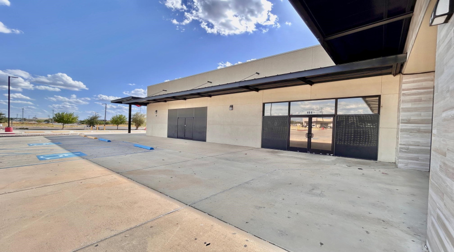 2324 Jacaman Rd, Laredo, Texas 78041, 1 Room Rooms,2 BathroomsBathrooms,Commercial retail/office,For Rent,2324 Jacaman Rd,20263751
