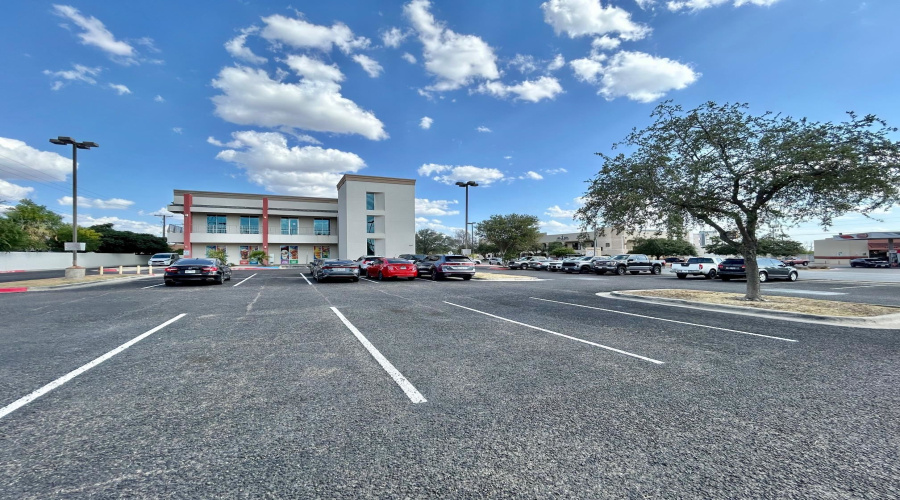 315 Calle Del Norte, Laredo, Texas 78041, ,2 BathroomsBathrooms,Commercial retail/office,For Rent,315 Calle Del Norte,20263754