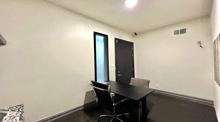 315 Calle Del Norte, Laredo, Texas 78041, ,2 BathroomsBathrooms,Commercial retail/office,For Rent,315 Calle Del Norte,20263754